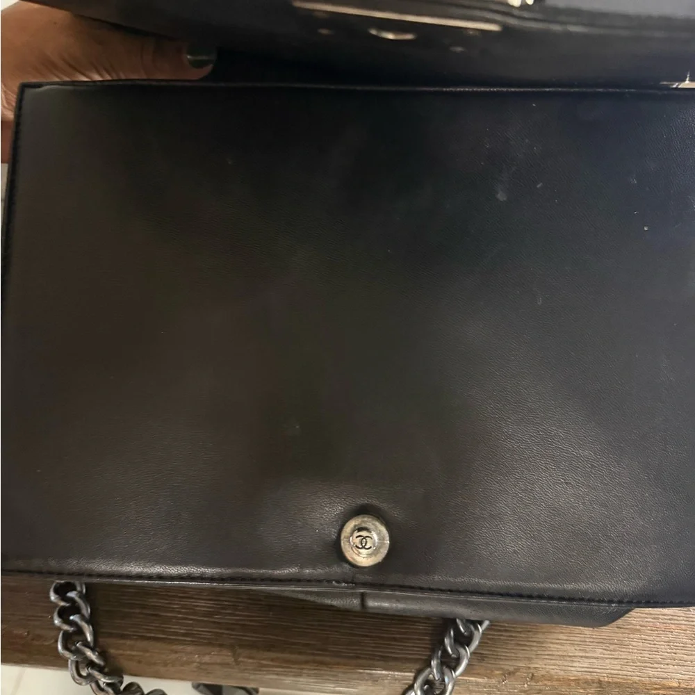 Chanel Black Crossbody Bag with Iconic Quilting - Picture 9 of 14